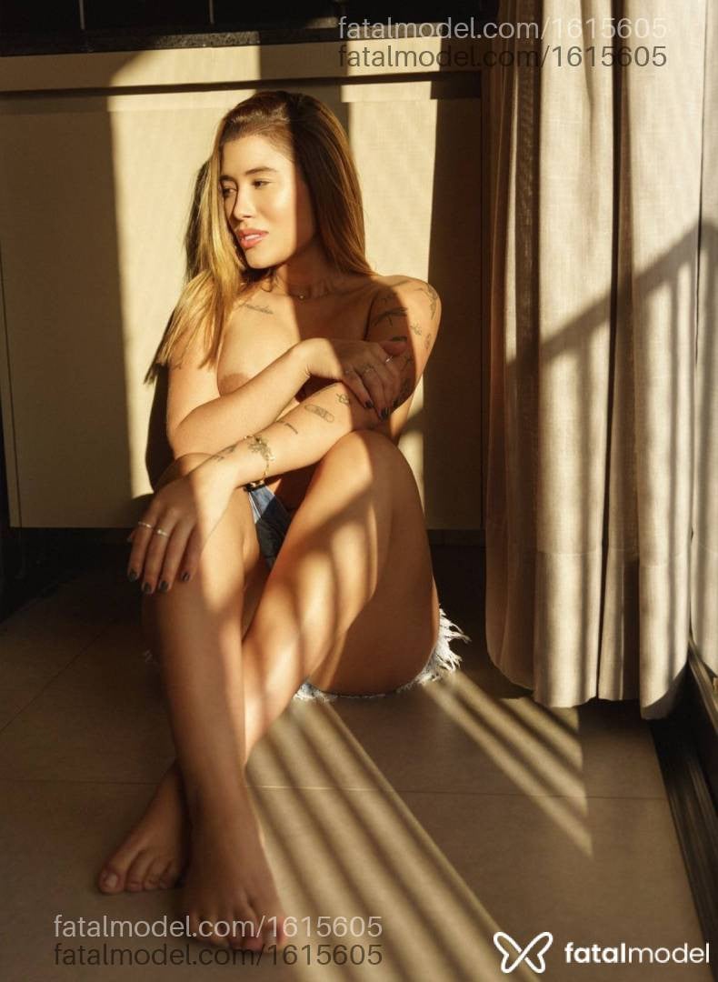Acompanhante mulher morena (o) de olhos castanhos - CELINE ALVES