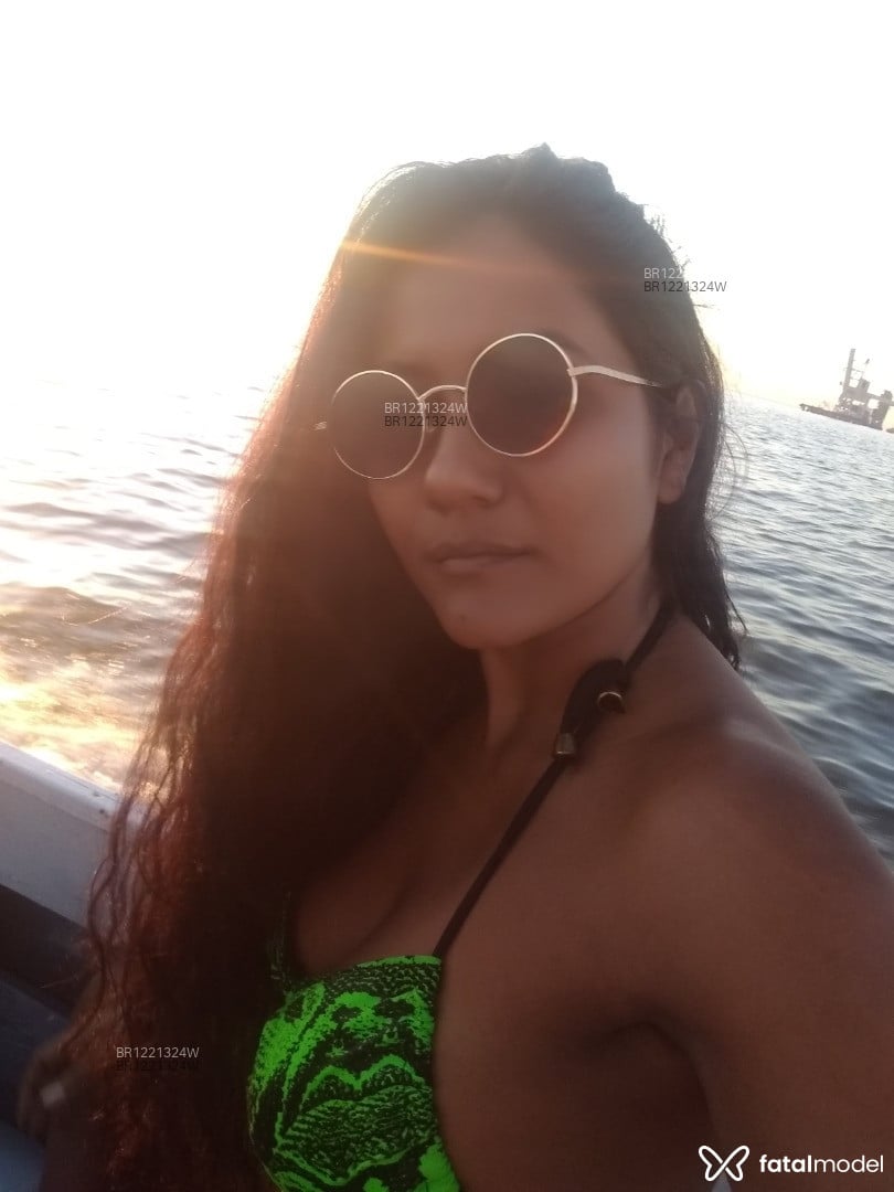 Acompanhante mulher morena (o) de olhos castanhos em Barcarena Acompanhante mulher morena (o) de olhos castanhos em Barcarena - Desirée