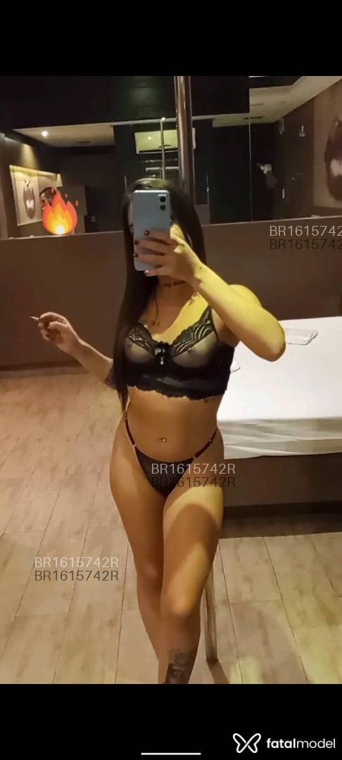 Acompanhante mulher com cabelo castanho de olhos mel em São Paulo - Maju Reid