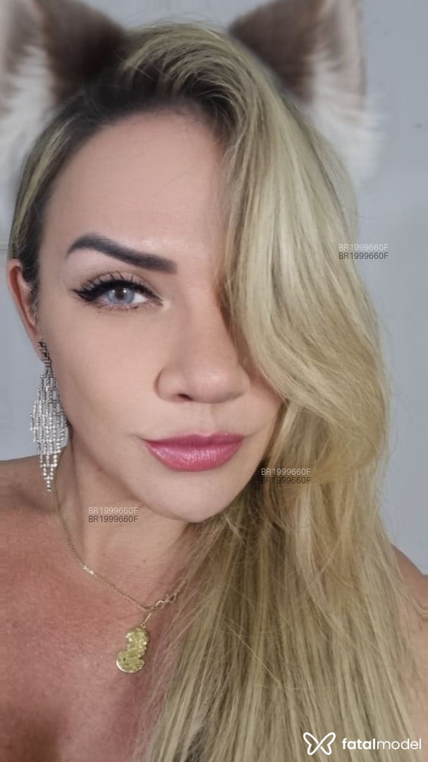 Acompanhante mulher trans loira (o) de olhos verdes - Nadinny Broenza