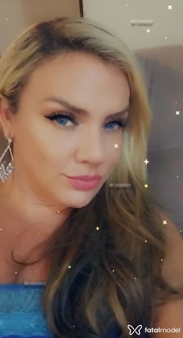 Acompanhante mulher trans loira (o) de olhos verdes - Nadinny Broenza