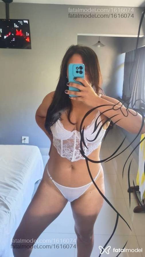 Acompanhante mulher com cabelo castanho de olhos castanhos - Orlanda Massot