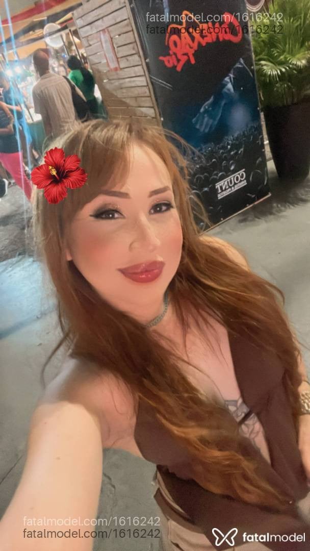 Acompanhante mulher ruiva (o) de olhos castanhos - Victória Yoshida