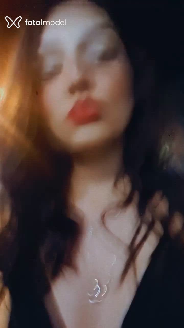 Acompanhante mulher com cabelo castanho de olhos castanhos em Lucas do Rio Verde Acompanhante mulher com cabelo castanho de olhos castanhos em Lucas do Rio Verde - Anna