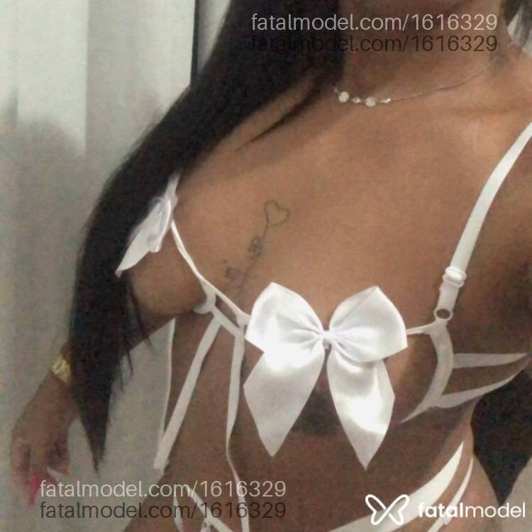 Acompanhante mulher com cabelo castanho de olhos castanhos - Livia Schneider