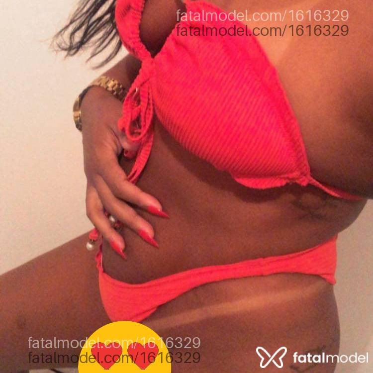 Acompanhante mulher com cabelo castanho de olhos castanhos - Livia Schneider