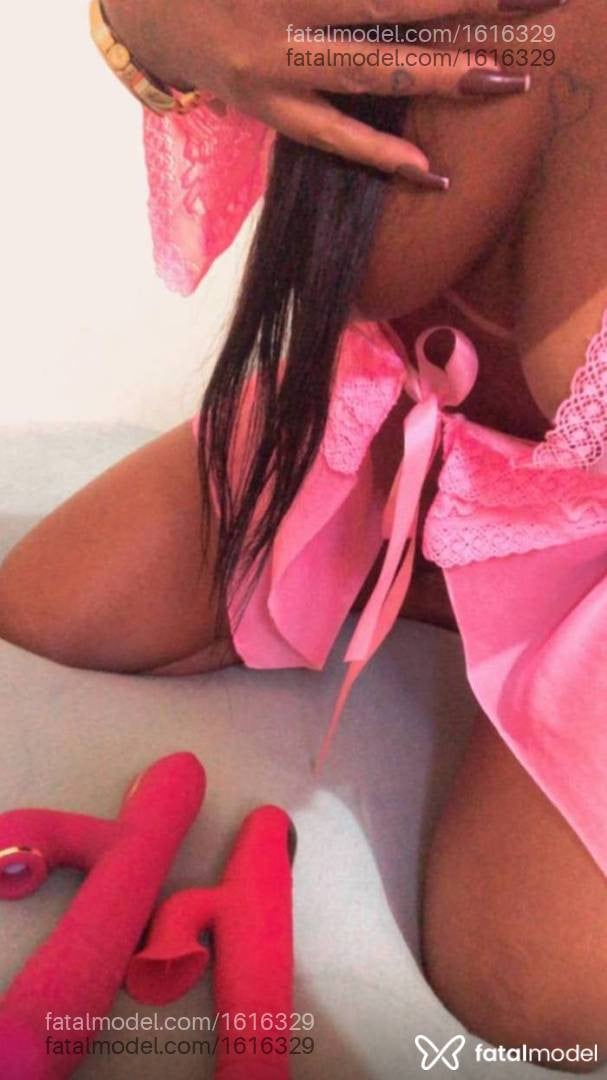 Acompanhante mulher com cabelo castanho de olhos castanhos - Livia Schneider