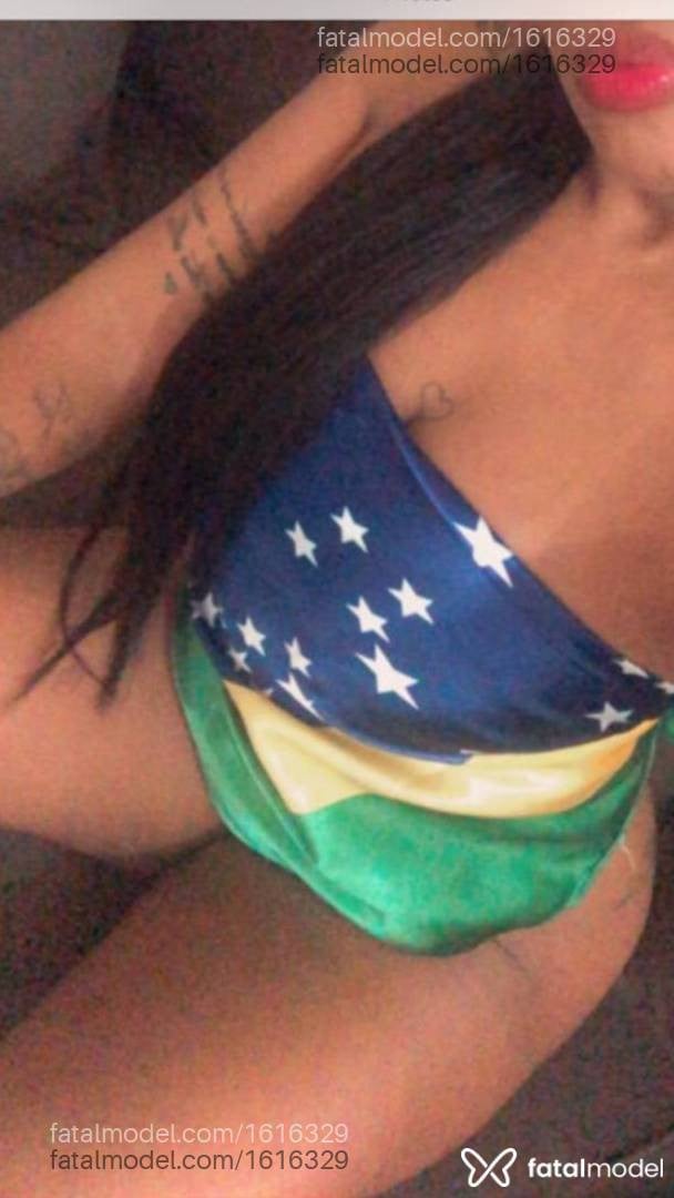 Acompanhante mulher com cabelo castanho de olhos castanhos - Livia Schneider