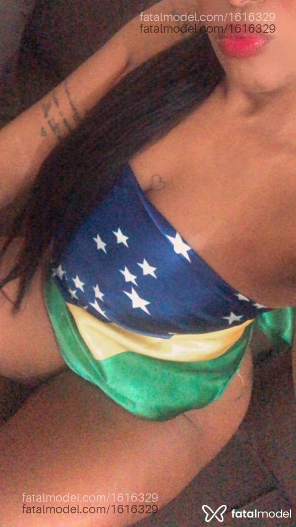 Acompanhante mulher com cabelo castanho de olhos castanhos - Livia Schneider