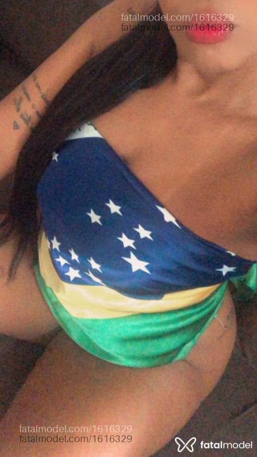 Acompanhante mulher com cabelo castanho de olhos castanhos em Colatina - Livia Schneider