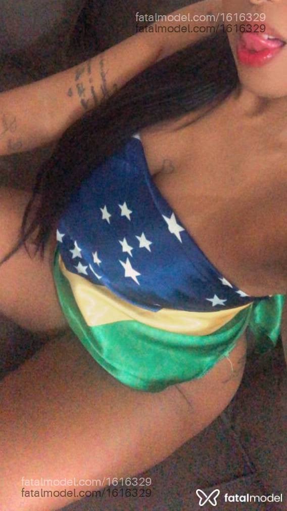 Acompanhante mulher com cabelo castanho de olhos castanhos - Livia Schneider