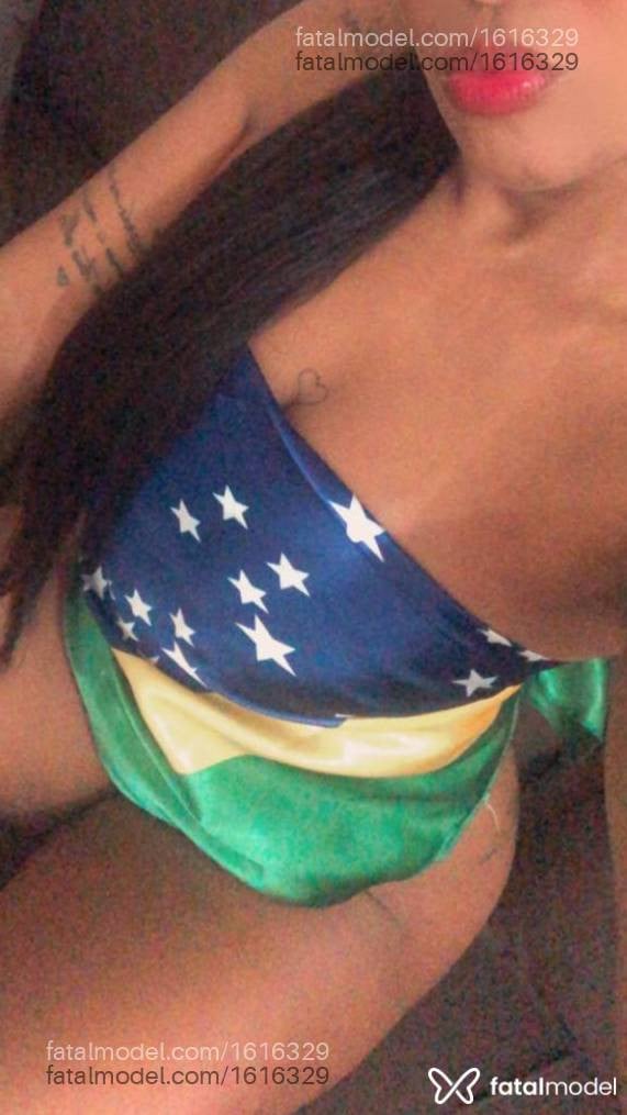 Acompanhante mulher com cabelo castanho de olhos castanhos em Colatina - Livia Schneider