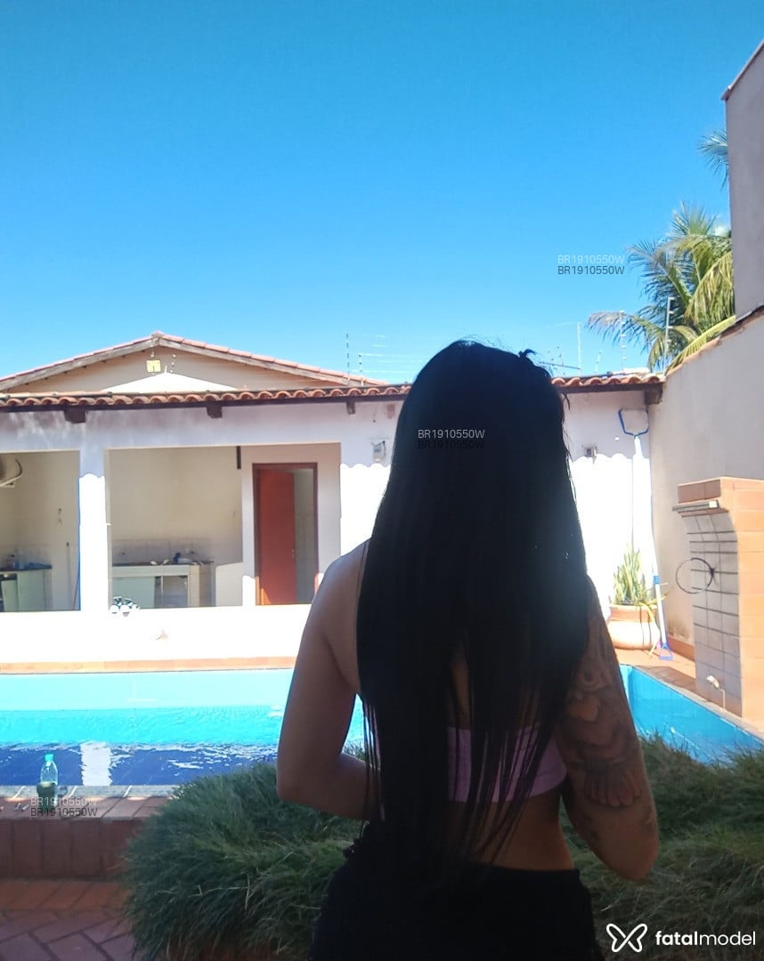Acompanhante mulher loira (o) de olhos pretos - Ryttinha
