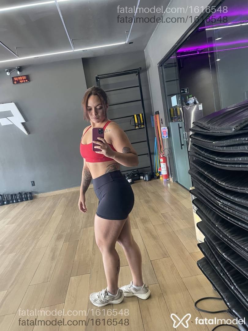 Acompanhante mulher com cabelo castanho de olhos castanhos - Gaby Sampaio