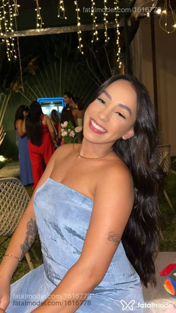 Acompanhante mulher com cabelo castanho de olhos castanhos - Carolina