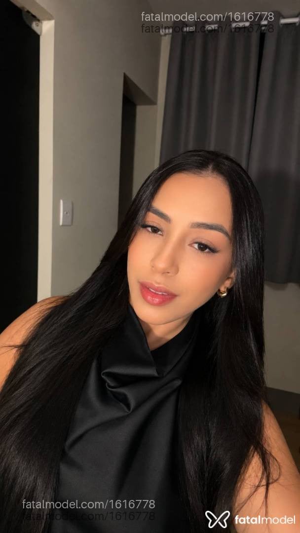 Acompanhante mulher com cabelo castanho de olhos castanhos - Carolina
