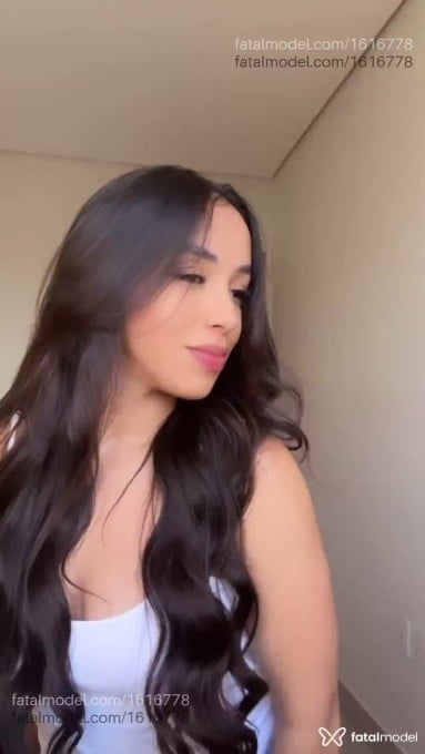 Acompanhante mulher com cabelo castanho de olhos castanhos - Carolina
