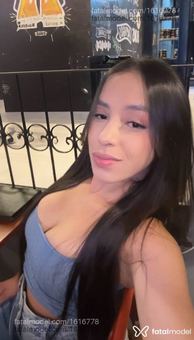 Acompanhante mulher com cabelo castanho de olhos castanhos - Carolina