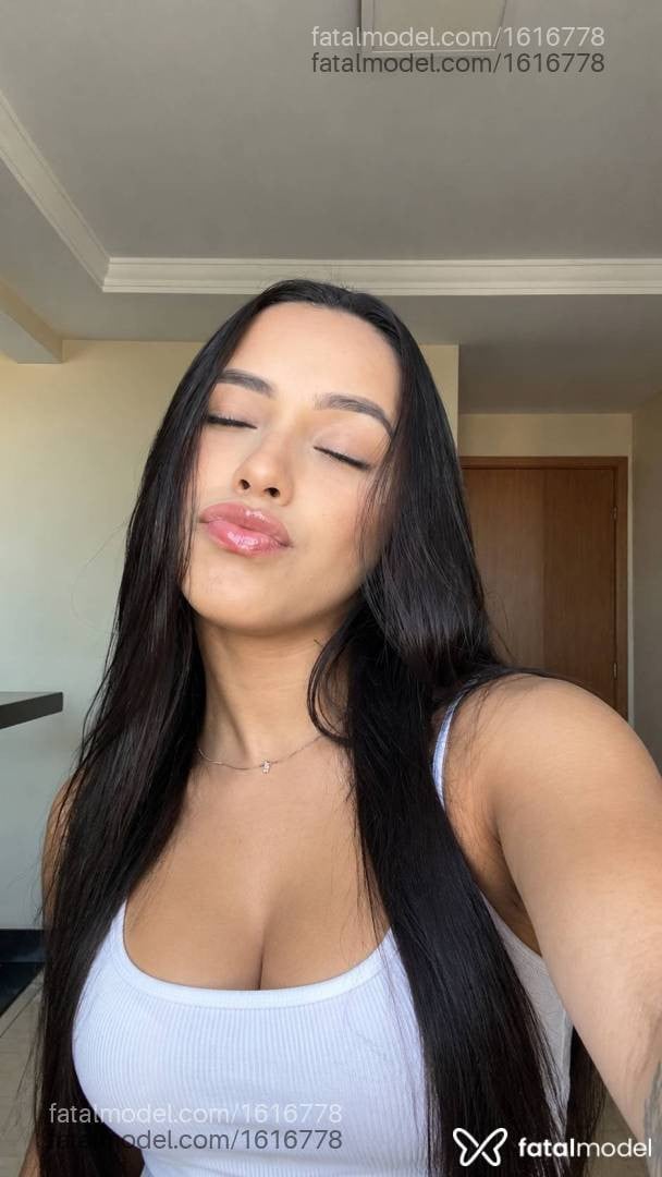 Acompanhante mulher com cabelo castanho de olhos castanhos - Carolina
