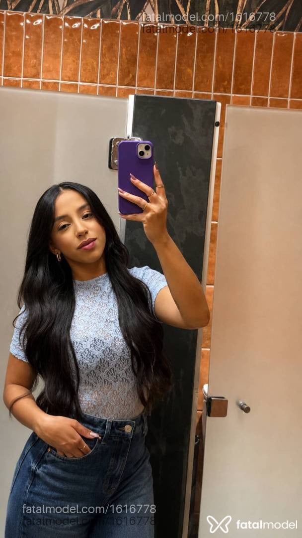Acompanhante mulher com cabelo castanho de olhos castanhos - Carolina