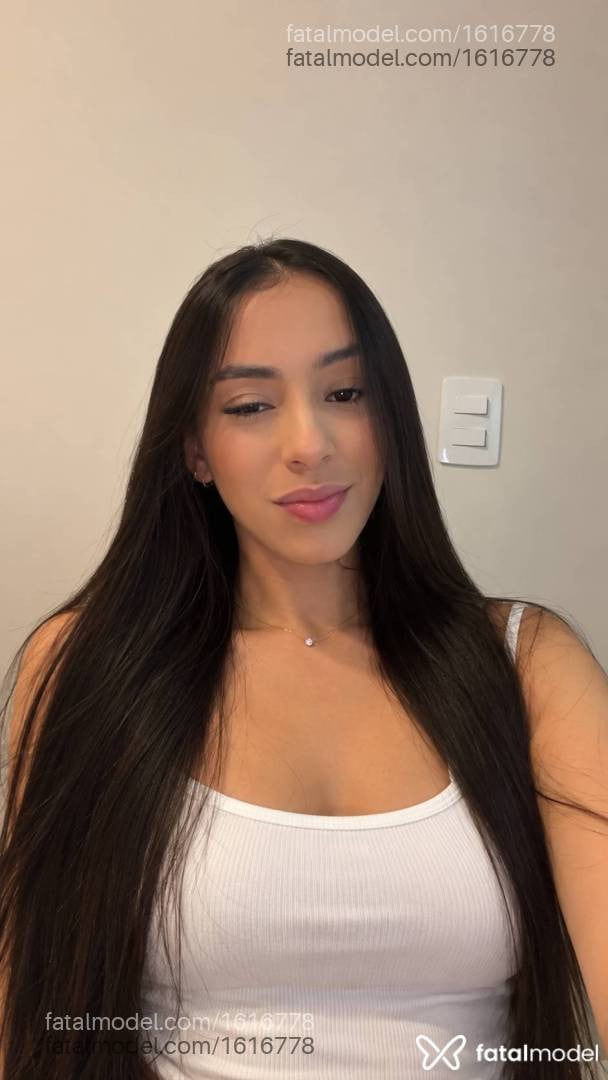 Acompanhante mulher com cabelo castanho de olhos castanhos - Carolina