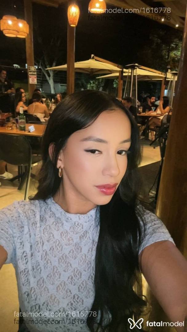 Acompanhante mulher com cabelo castanho de olhos castanhos - Carolina