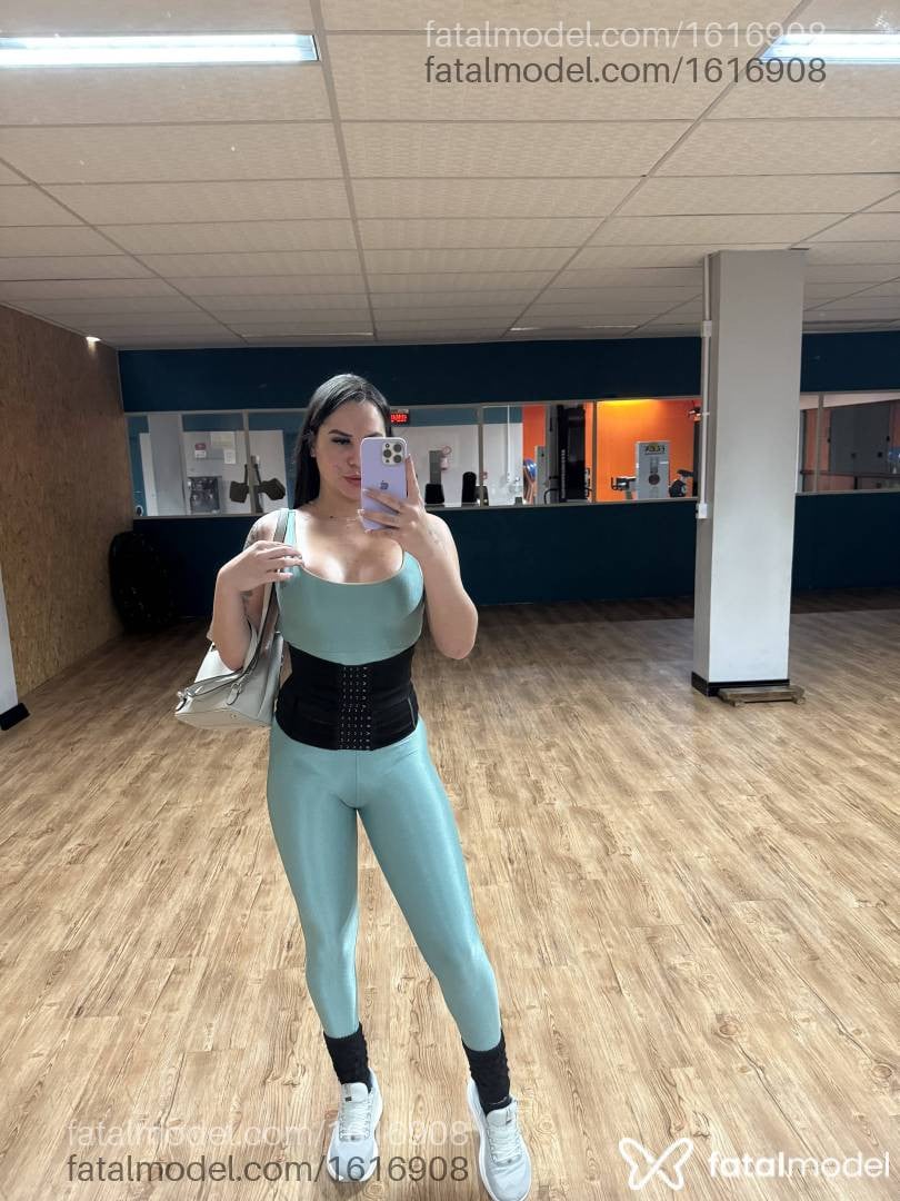 Acompanhante travesti com cabelo castanho de olhos castanhos - Evelyn pantera