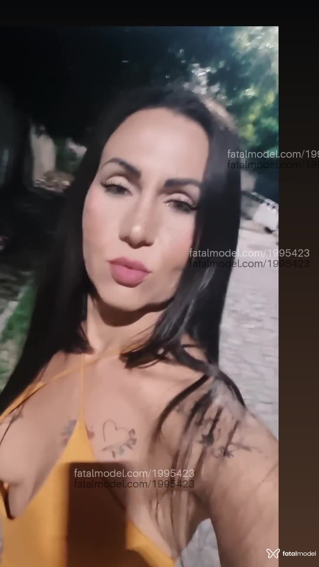 Acompanhante mulher trans com cabelo castanho de olhos castanhos em Natal Acompanhante mulher trans com cabelo castanho de olhos castanhos em Natal - Thamis Martins