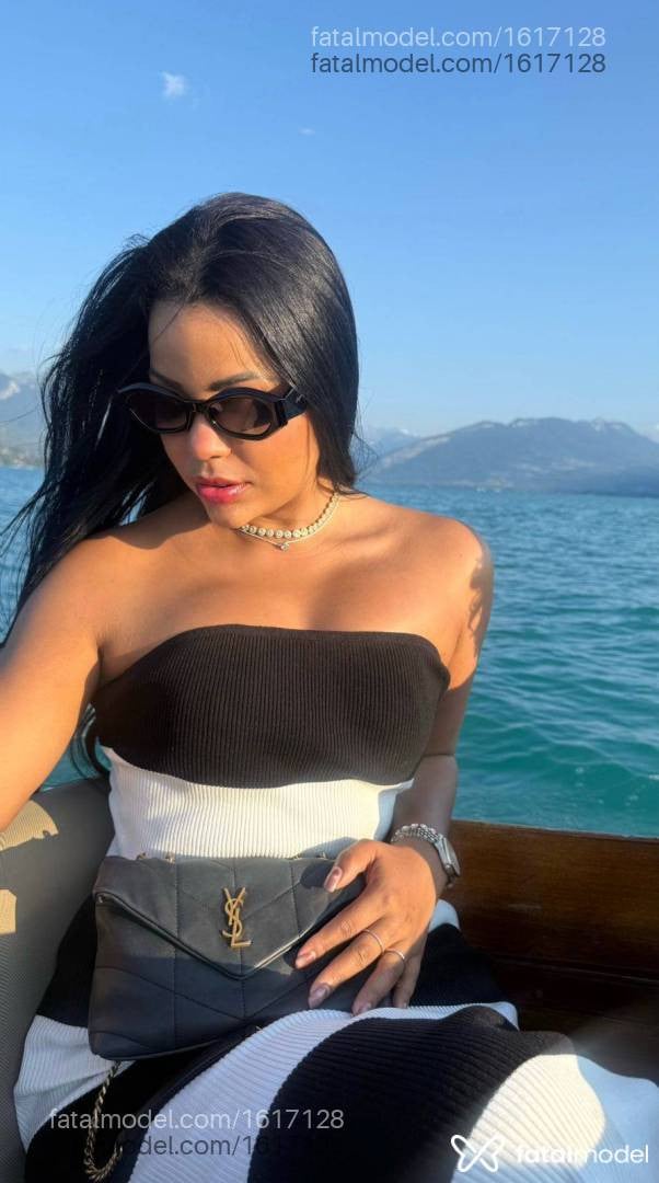 Acompanhante mulher morena (o) de olhos pretos - CACAU ZANINI