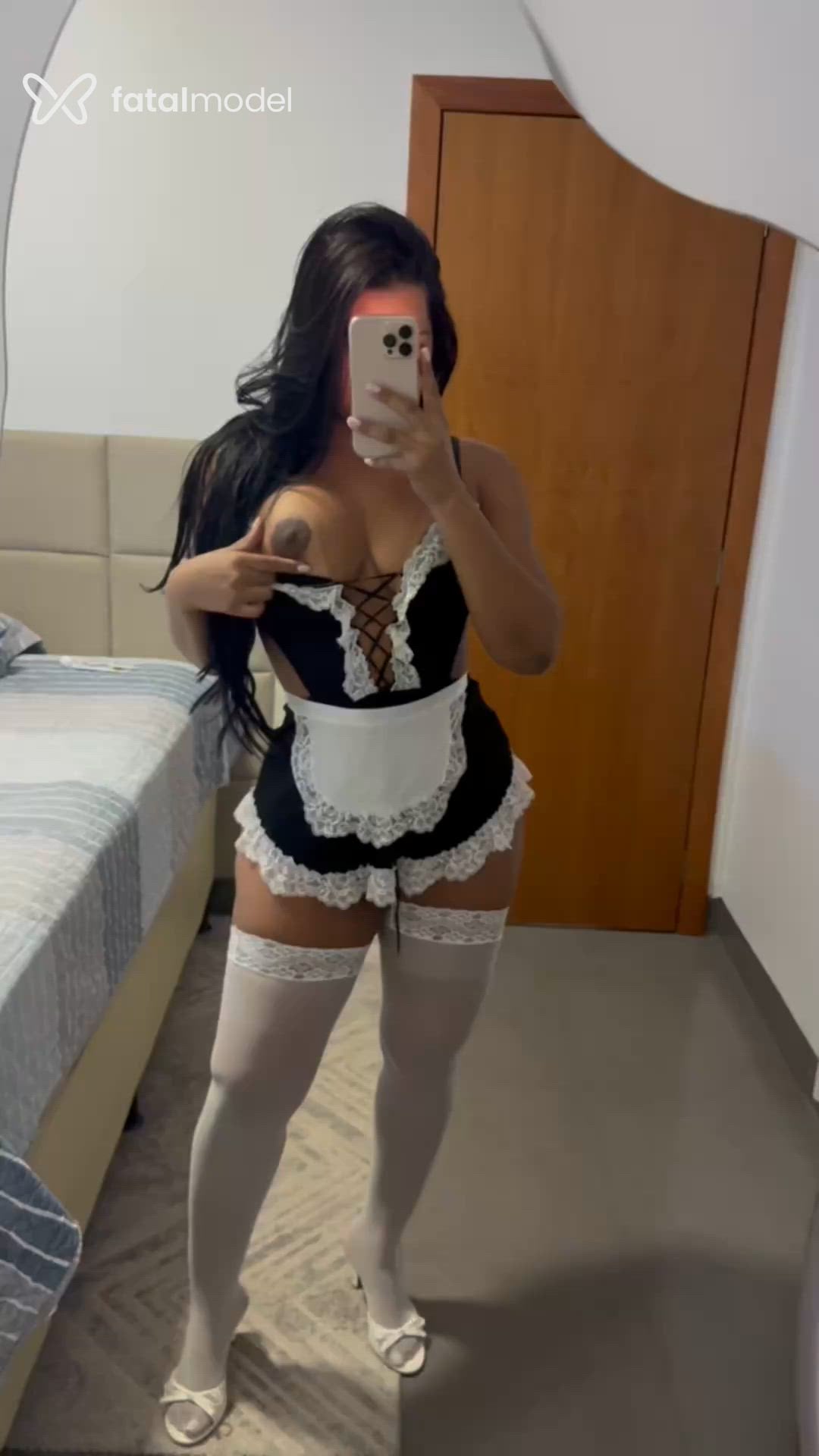 Acompanhante mulher morena (o) de olhos pretos - CACAU ZANINI