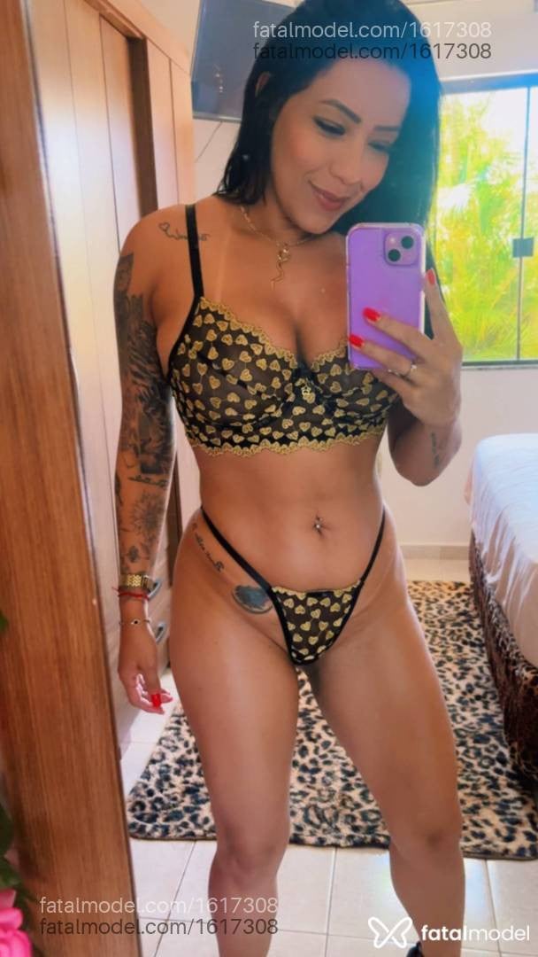 Acompanhante mulher morena (o) de olhos castanhos - Niina