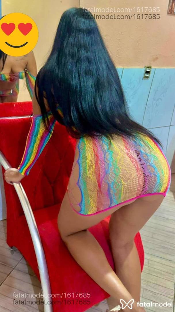 Acompanhante mulher com cabelo castanho de olhos castanhos - Vitória Borges