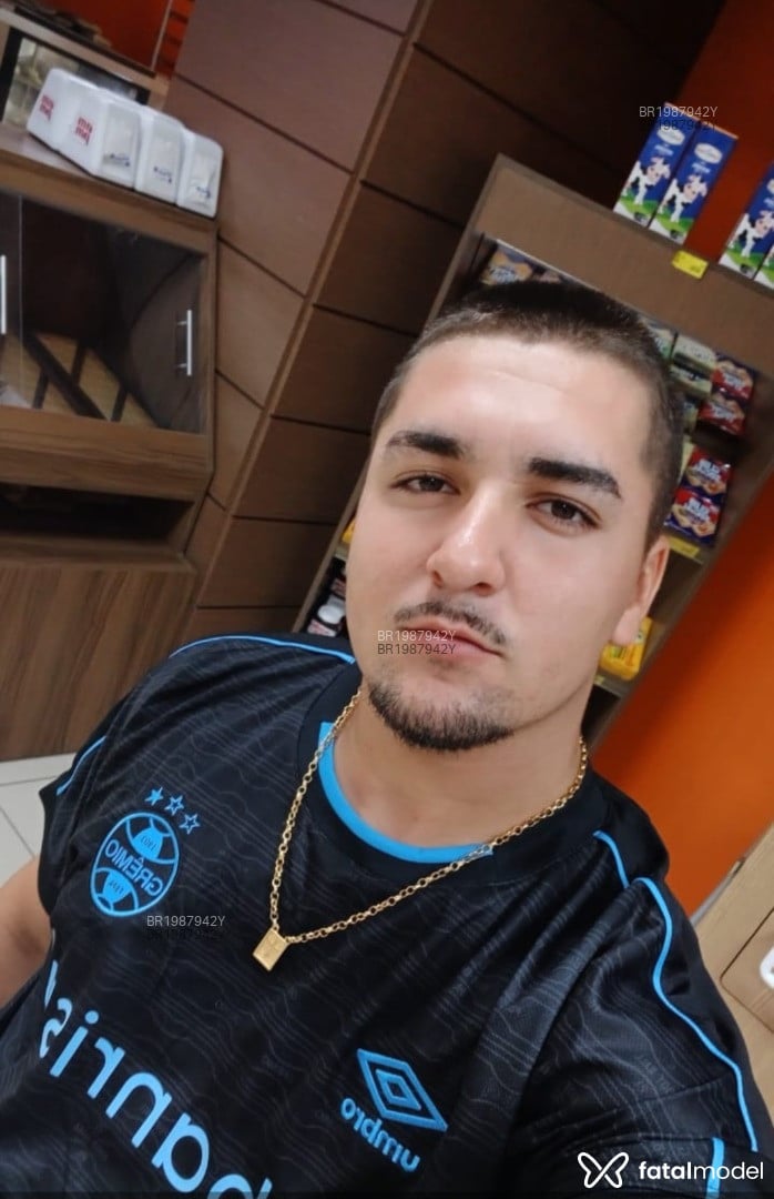 Acompanhante homem loira (o) de olhos castanhos - Juliano reis Acompanhante homem loira (o) de olhos castanhos - Juliano reis