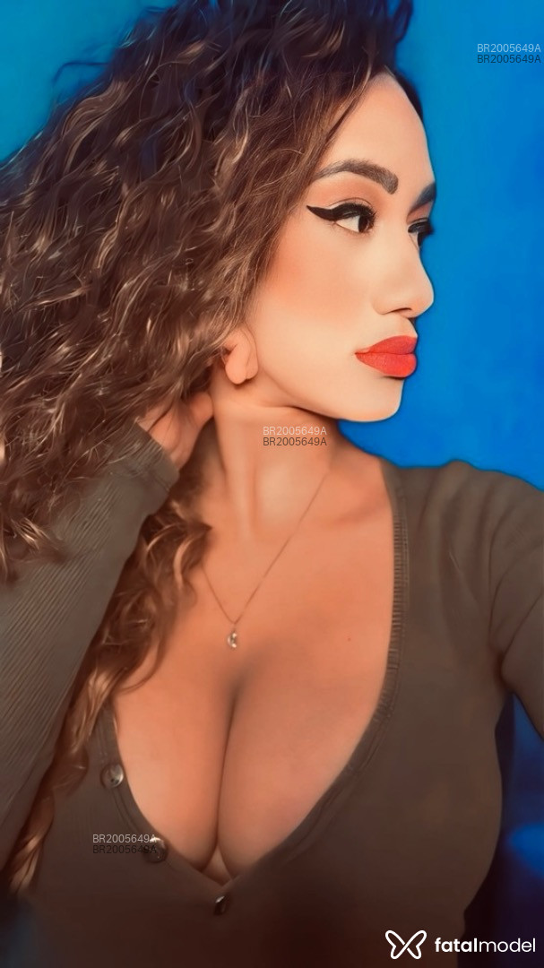 Acompanhante mulher com cabelo castanho de olhos castanhos em Virtual Acompanhante mulher com cabelo castanho de olhos castanhos em Virtual - Roberta