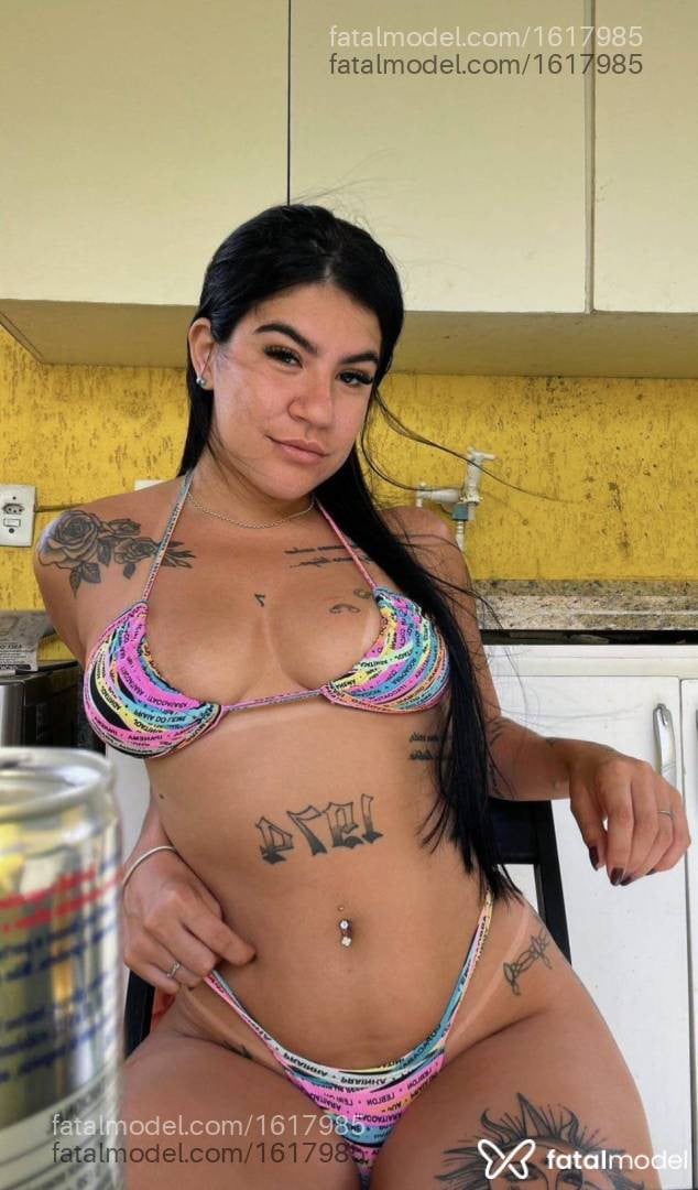 Acompanhante mulher morena (o) de olhos pretos - Débora