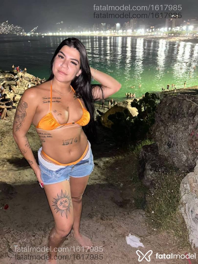 Acompanhante mulher morena (o) de olhos pretos - Débora