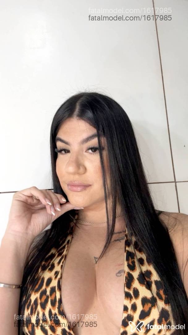 Acompanhante mulher morena (o) de olhos pretos - Débora