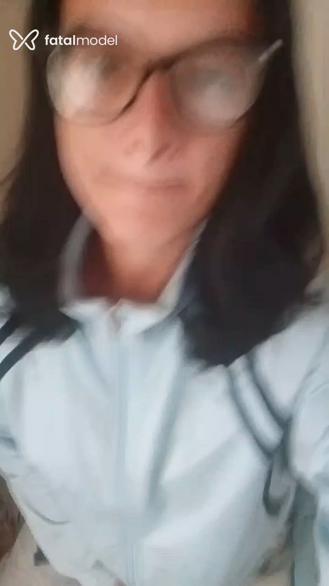 Acompanhante mulher morena (o) de olhos mel em Caldas Novas Acompanhante mulher morena (o) de olhos mel em Caldas Novas - Emilly
