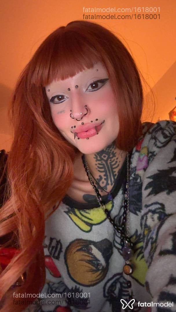 Acompanhante mulher com cabelo colorido de olhos castanhos em São Paulo - Mistress Michi