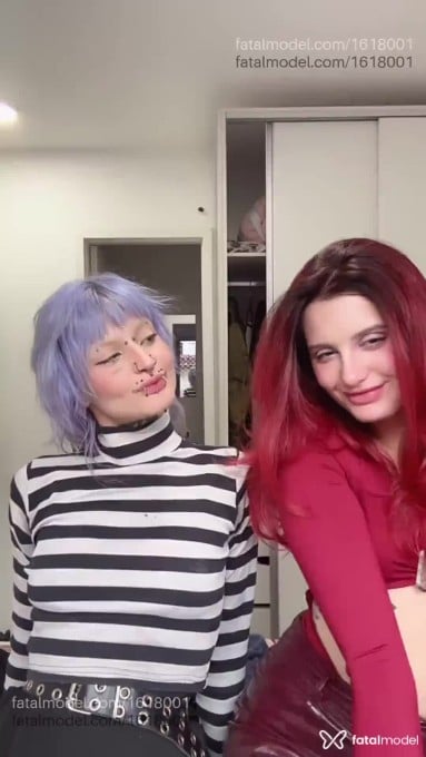 Acompanhante mulher com cabelo colorido de olhos castanhos em São Paulo - Mistress Michi