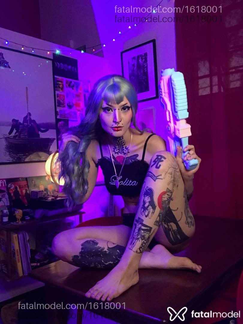 Acompanhante mulher com cabelo colorido de olhos castanhos em São Paulo - Mistress Michi