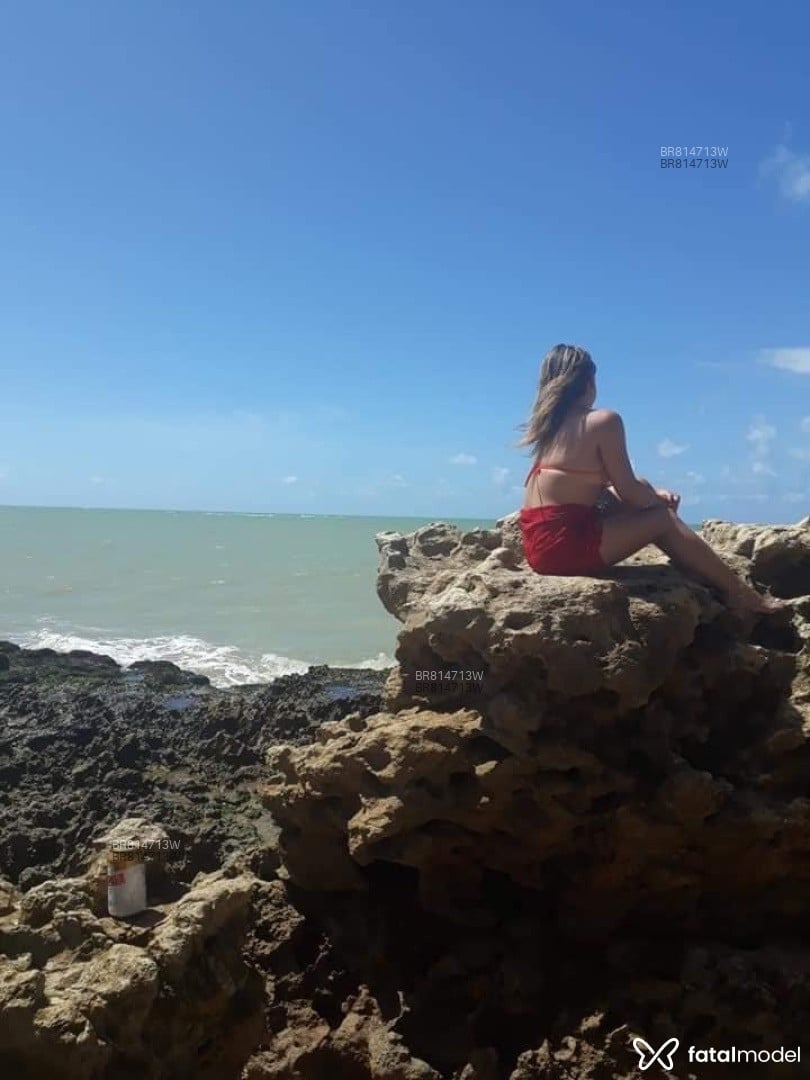 Acompanhante mulher morena (o) de olhos pretos em Goiás Acompanhante mulher morena (o) de olhos pretos em Goiás - Neves