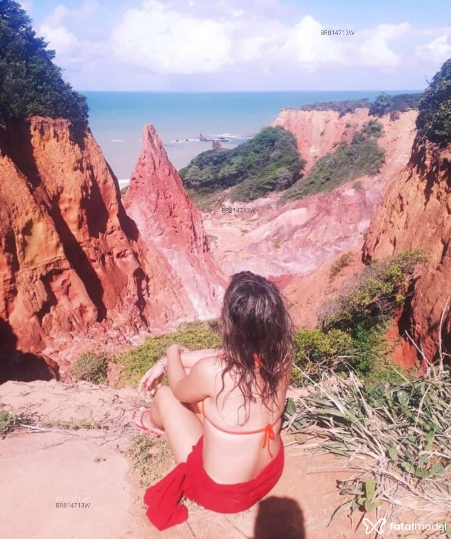 Acompanhante mulher morena (o) de olhos pretos em Goiás Acompanhante mulher morena (o) de olhos pretos em Goiás - Neves