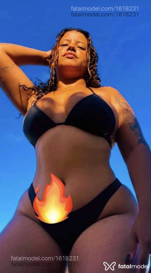 Acompanhante mulher morena (o) de olhos pretos - Kelly Baroso