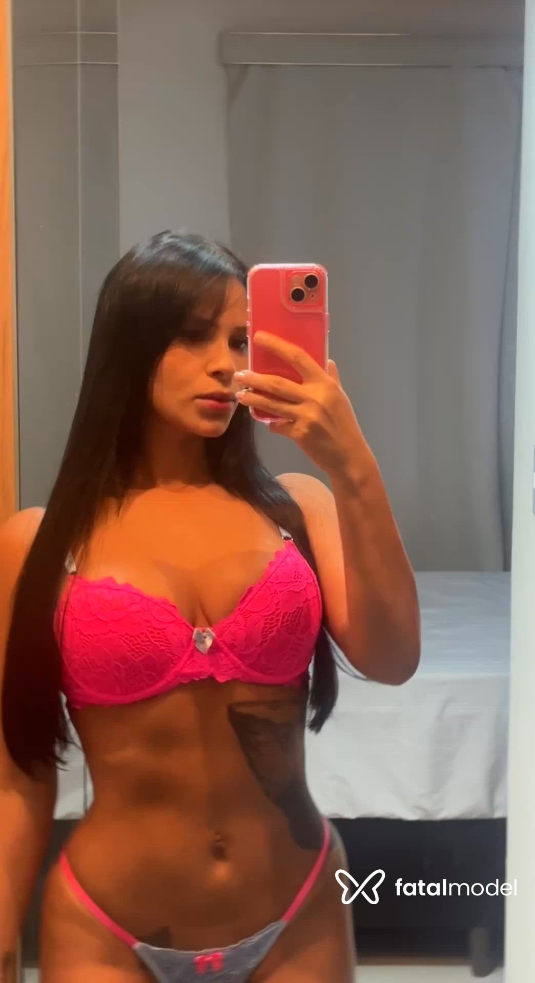 Acompanhante mulher morena (o) de olhos castanhos - Indi Kaly