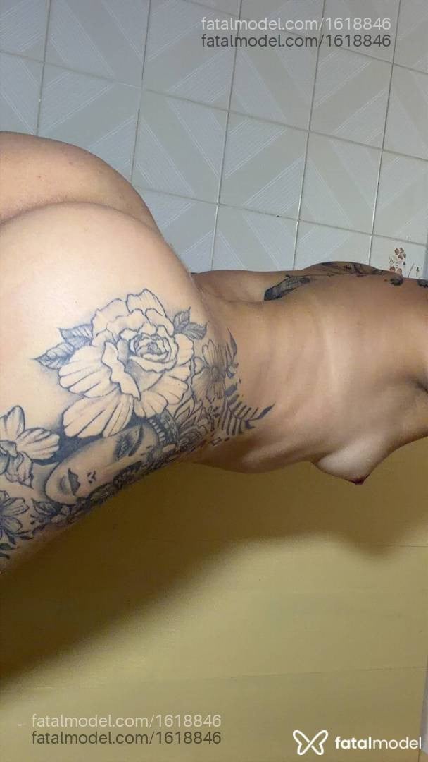 Acompanhante mulher trans com cabelo castanho de olhos castanhos - Thauanee meloni
