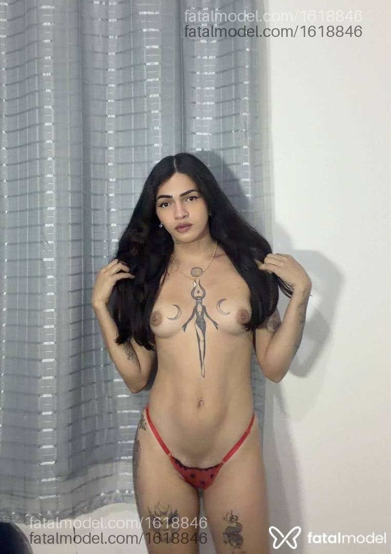 Acompanhante mulher trans com cabelo castanho de olhos castanhos - Thauanee meloni