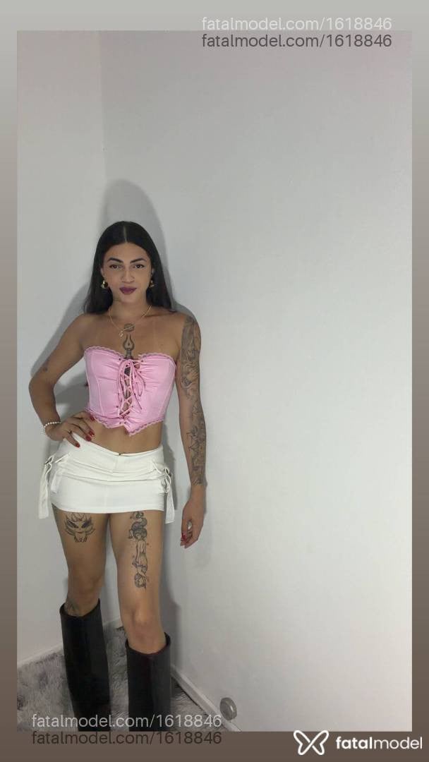 Acompanhante mulher trans com cabelo castanho de olhos castanhos - Thauanee meloni