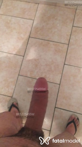 Acompanhante homem com cabelo grisalho de olhos castanhos em Farroupilha Acompanhante homem com cabelo grisalho de olhos castanhos em Farroupilha - Dum