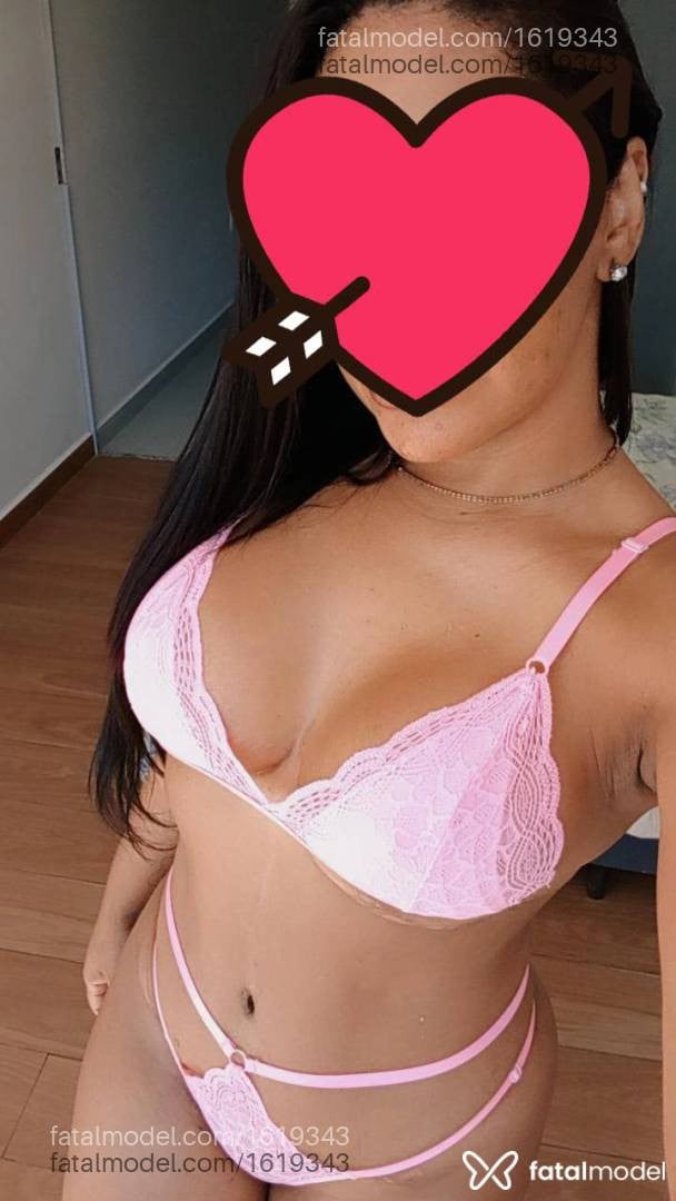Acompanhante mulher com cabelo castanho de olhos castanhos - Mel